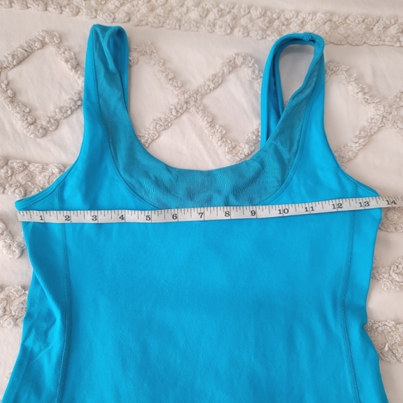LULULEMON Scoop Neck Mesh detail Tank size 6 - Picture 7 of 8
